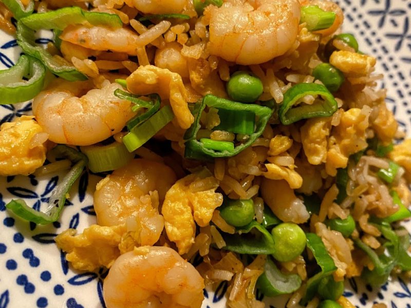 Gebratener Reis mit Shrimps und (frischen) Erbsen